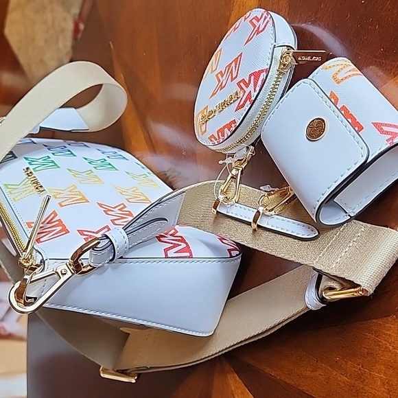 Michael Kors Jet Set Travel White Crossbody Signature Print Set - Picture 8 of 15